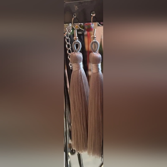 Gray Stringy Earrings - Picture 2 of 4